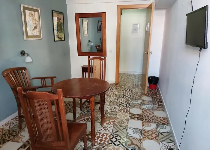 Sants Bcn بيت شباب