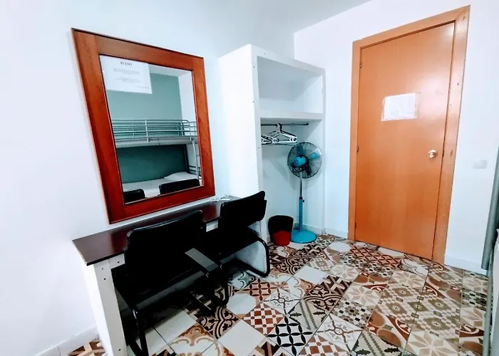 بيت شباب Sants Bcn برشلونة