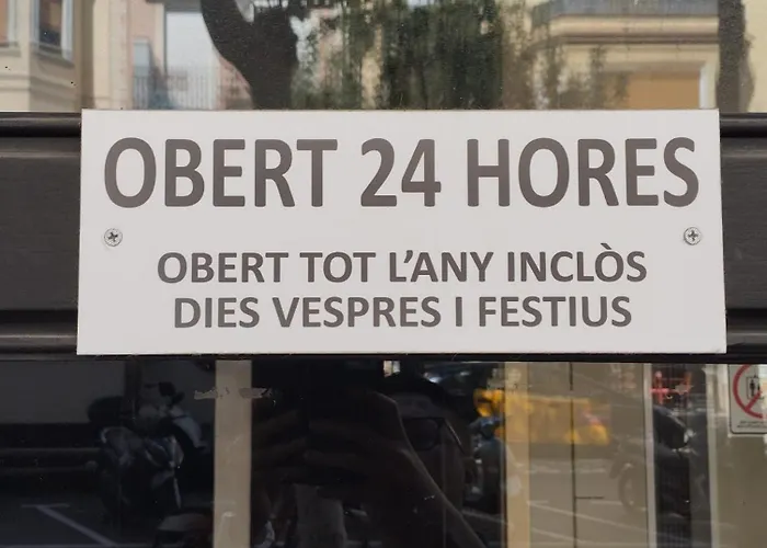 Sants Bcn بيت شباب