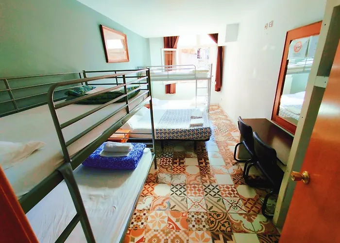 بيت شباب Sants Bcn